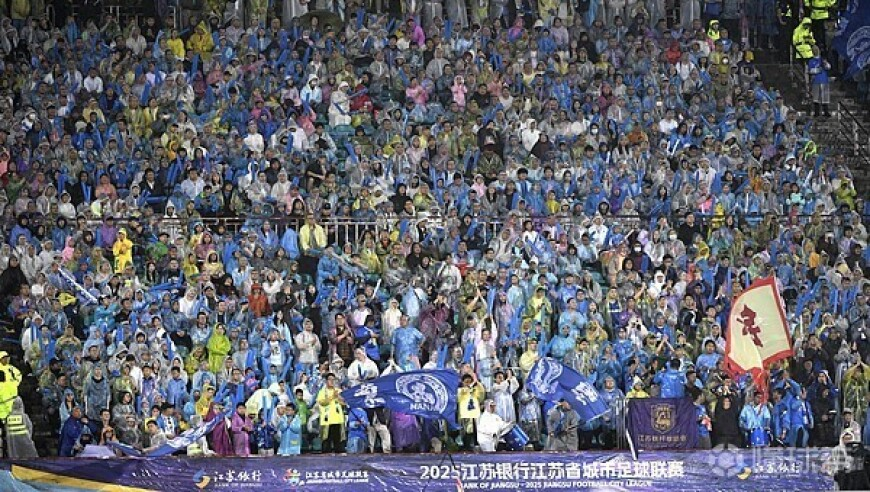 Jennie红色抹胸裙,今天新澳门特马开了什么号码,经典解释落实_定制版V3.12